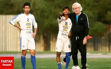  خودنمایی قائدی در چارچوب دروازه (عکس)