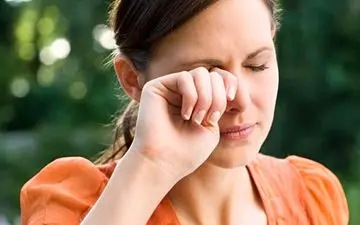 مالیدن چشم این بلاها را سرتان می آورد