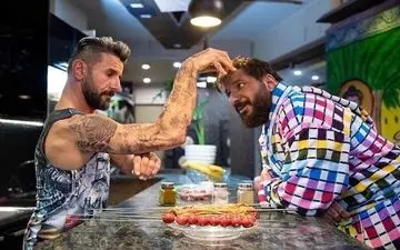 مستی و رقص امین حیایی و امیر جعفری در کلاب شبانه خارج از کشور!! + ویدیو