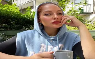 مهناز افشار کلا بیخیال حجاب شد / زشت‌ترین رنگ موی خانم بازیگر!+عکس 