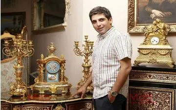 حمید گودرزی در کنار یک گالری لوکس (عکس)