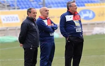 پروفسور در یک قدمی پروین و جلوتر از او!