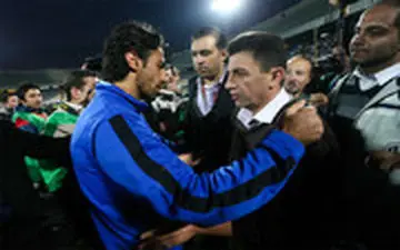 برخورد سرد قلعه‌نویی و فرهاد مجیدی قبل از شروع بازی