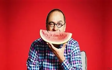 خواننده پاپ: آلبوم من را پشت قفسه‌های فروش پنهان می‌کنند! +عکس