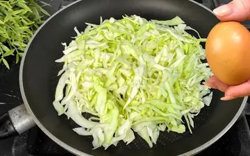 یک غذای متفاوت آلمانی با کلم و تخم مرغ؛ تردید نکن، امتحان کن! (ویدئو کامل)