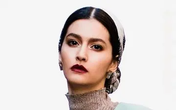 سلفی خاص پردیس احمدیه در آسانسور کولاک کرد|خودت گل پیرهنت گل!