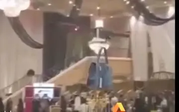 اجرای شوی لباس عجیب بدون مانکن و مدل!+فیلم