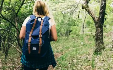 برای طبیعت گردی اینجوری باید لباس بپوشی!| ۱۴ نکته درمورد نحوه لباس پوشیدن در سفرهای تابستانه و کمپینگ
