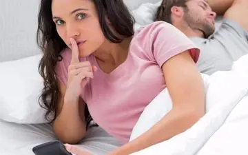 خیانت زنان بیشتر از مردان است! | چرا خیانت زنان لو نمی‌رود؟20 نشانه خیانت زنان را بدانید