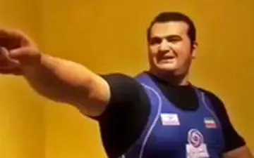 واکنش جالب بهداد سلیمی بعد از دیدن مجسمه‌اش!