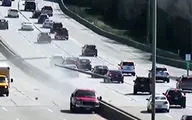 حرکت عجیب و خطرساز راننده خودرو در وسط بزرگراه + فیلم
