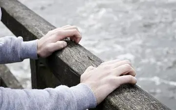 چهره وحشتناک مرد جوان پس از نجات از خودکشی