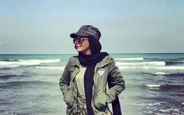 تیپ جالب مینا فلاحت پیشه، کنار دریا (عکس)