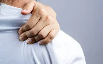 5 علت شانه درد در خانم ها
