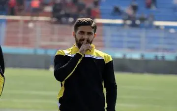 مدافع شهرخودرو: بازی‌ها تعطیل شود و پرسپولیس را قهرمان اعلام کنند