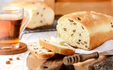 طرز تهیه نان کشمشی خانگی؛ نرم و خوش‌عطر + ویدئو