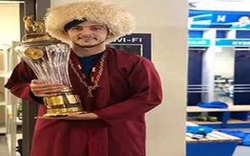 حضور سردار آزمون با لباس ترکمنی در جشن قهرمانی زنیت + فیلم 