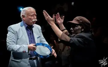 با استقبال تماشاگران و حضور جمعی از هنرمندان سرشناس / نخستین اجرای نمایش «شب» در تماشاخانه ایرانشهر روی صحنه رفت