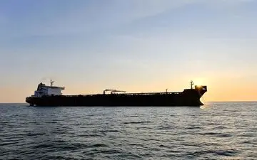 صف کیلومتری نفتکش‌ها پشت تنگه هرمز+ عکس