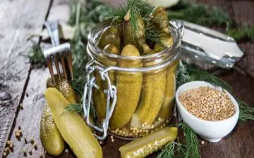 خیارشور درست می‌کنی نگران کپک زدنش نباش/ بیا تا چند ترفند ساده نشونت بدم!