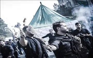 عزاداری «سیاوش خیرابی» در هیئت زنجیرزنی | عکس
