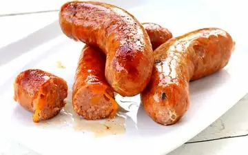 لحظه خروج کرم و انگل از سوسیس هنگام سرخ کردن + فیلم