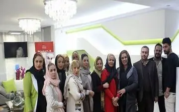 عکس دسته جمعی نسرین مقانلو و همکارانش در کلینیک زیبایی اش (عکس)