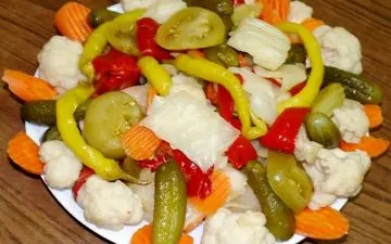 ترشی مخلوط یکی از جذاب ترین ترشی هاست | بیا اینجا بهترین دستورشو یادت بدم!