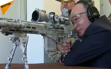 شلیک پوتین با سلاح تک‌تیرانداز کلاشنیکف