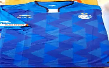 پیراهن استقلال، بر تن دختر شفر