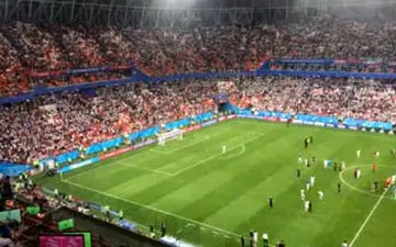 تشویق تیم ملی ایران توسط خبرنگاران خارجی حاضر در ورزشگاه سارانسک+فیلم