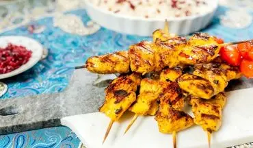 طرز تهیه جوجه‌ کباب با سس مخصوص ماست و زعفران