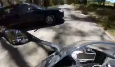 خطری که از بیخ گوش موتورسوار گذشت! +فیلم