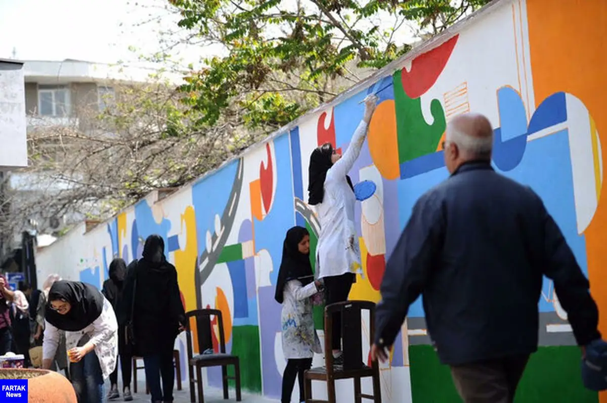 در منطقه ۷ شهرداری تهران انجام شد؛
رنگ آمیزی جداره‌های شهری با مشارکت شهروندان