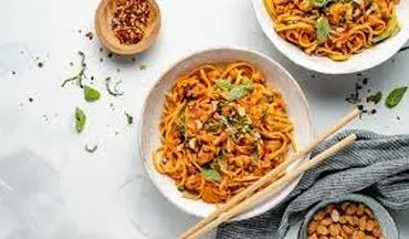  طرز تهیه نودل فوری با تخم مرغ و سبزیجات