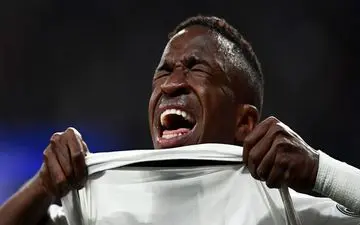 واگذاری تاج و تخت توسط کهکشانیها