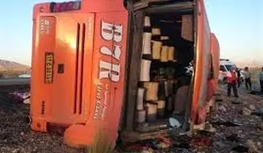 واژگونی بامدادی اتوبوس در آزادراه کرج-قزوین + اسامی 11 مسافر حادثه دیده