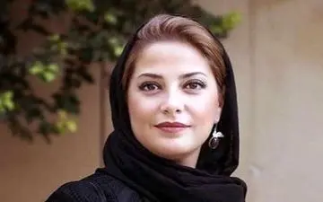  «طناز طباطبایی» چادر به سر، وسط خیابان