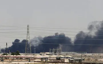 آتش‌سوزی در تأسیسات شرکت‌های آمریکایی پس از حمله پهپادی در بصره