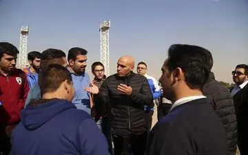 انتقاد درگوشی دو بازیکن استقلال از تصمیم منصوریان