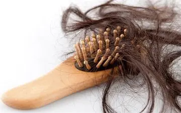  علت رشد موهای زائد در زنان/ ریزش چند تار مو طبیعی است؟ 