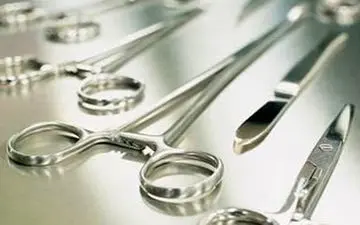  سُس معروف زن جوان را زیر تیغ جراحی فرستاد