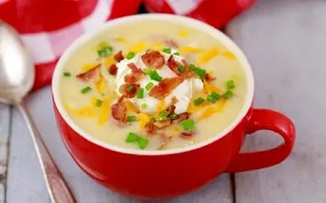 سوپ سیب زمینی: غذایی ساده، کامل و مقوی با طعمی بی‌نظیر (آموزش ویدئویی)