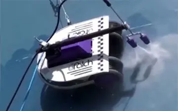 عملیات پاکسازی با این دستگاه قدرتمند که به دیوار میچسبد! +فیلم