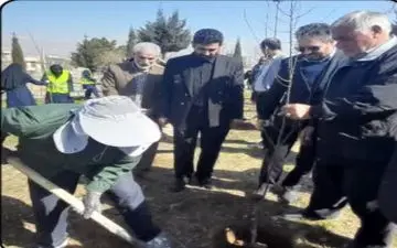 برگزاری مراسم روز درختکاری توسط شهرداری کرمانشاه با یاد شهدا 

