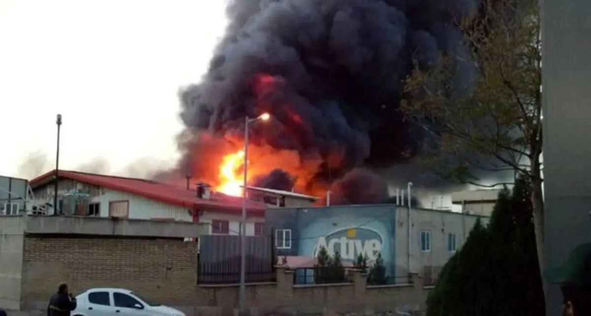 آتش سوزی گسترده کارخانه اکتیو خسارت جانی نداشت