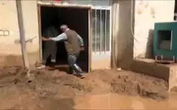 درددل‌ غم‌انگیز پیرمرد سیل زده در پل‌دختر