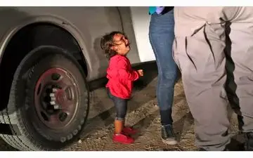 «عکس‌های تکان دهنده»  و تصویری از «دختران گریان مکزیکی»