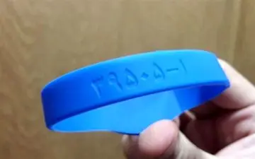 مچ‌بندهای الکترونیکی بر دستان حجاج ایرانی +عکس