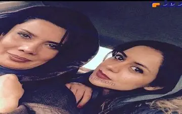 سلفی دیده نشده خانم بازیگر معروف و دخترش در ماشین